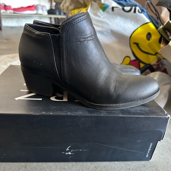 Naturalizee Black Wonda Chelsea Boots - Picture 3 of 6